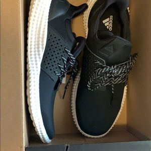 Women’s Adidas tennis shoes